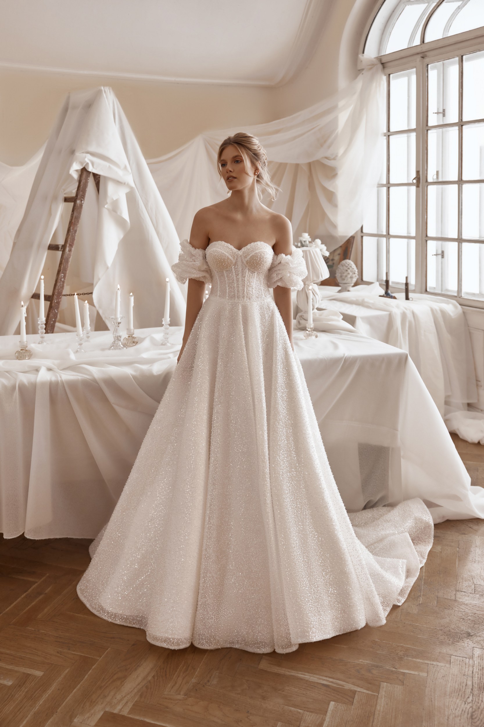 brautkleid mit perlen old money stil